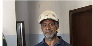 SYRIA EXCLUSIVE: Vanessa Beeley Meets the White Helmets and Armed Group Leader in Dara’a Al Balad/17 October, 2018/21st Century Wire Portrait of a leader in a helmet inside a building.