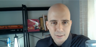 US-backed Thai Agitators to Fight Alongside Nazis in Ukraine/ The New Atlas A man speaking in front of a bookshelf with books and decor.